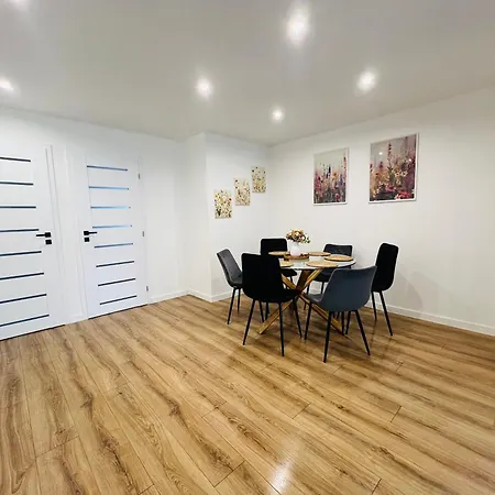 Sparrow Apartmens דירה